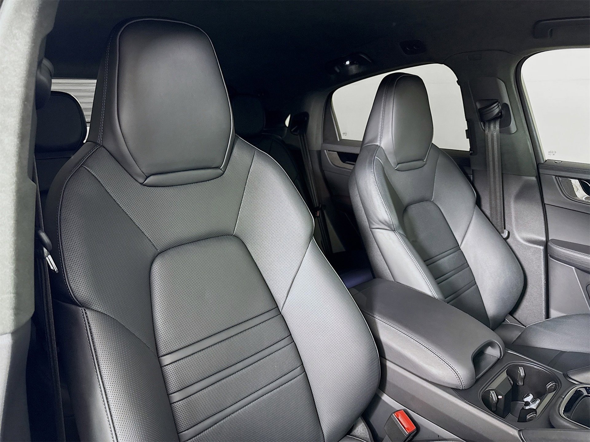 Used 2024 Porsche Cayenne Turbo GT image 25