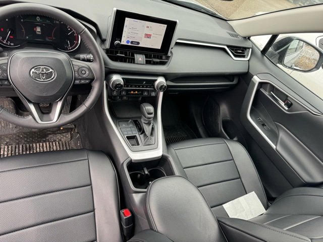 Used 2024 Toyota RAV4 XLE w/ Convenience Package image 2