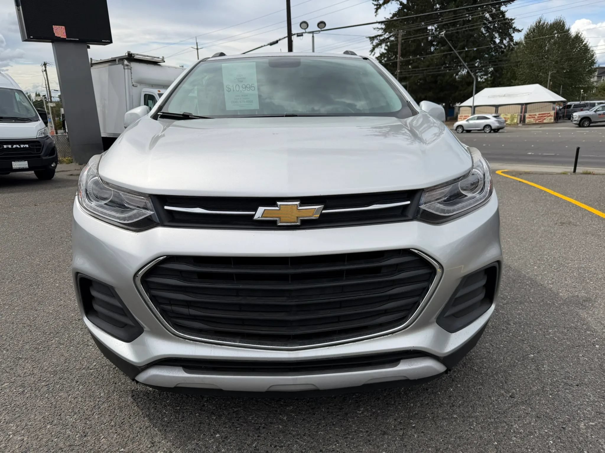 Used 2021 Chevrolet Trax LT w/ Driver Confidence Package FWD image 3