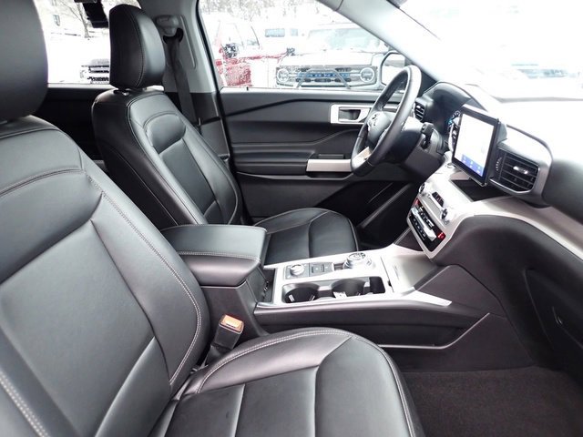 Certified 2024 Ford Explorer XLT w/ Equipment Group 202A image 11
