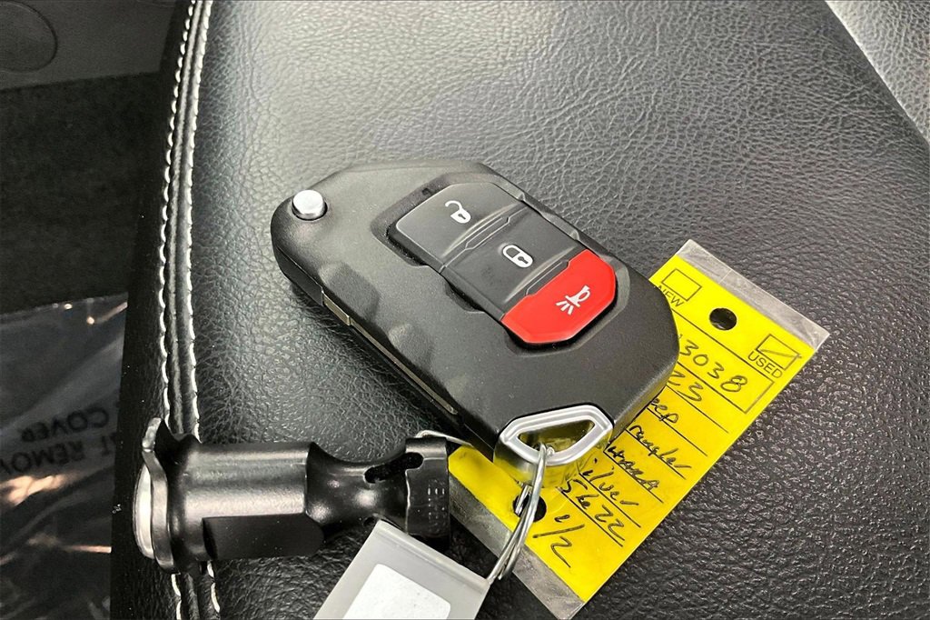 Used 2023 Jeep Wrangler Unlimited Sahara image 11