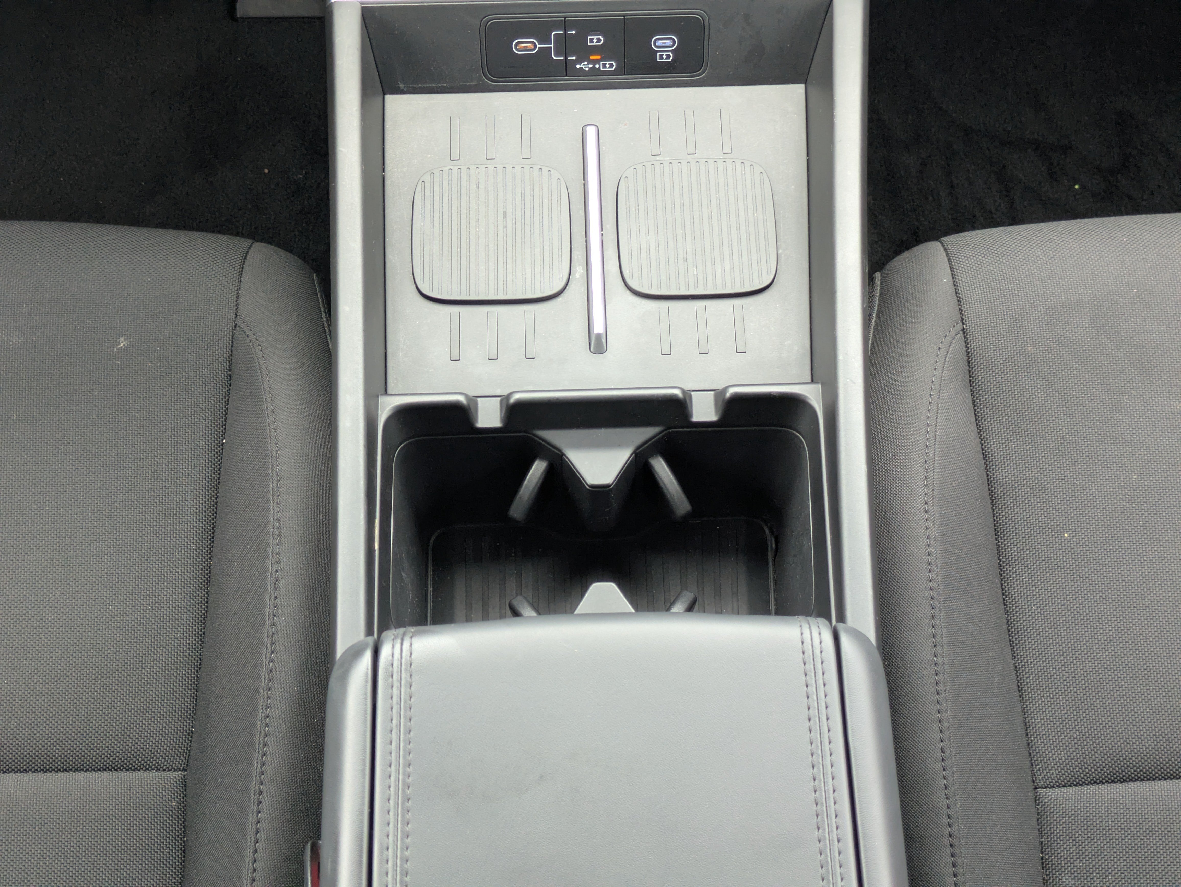Used 2025 Hyundai Santa Fe SE FWD image 6