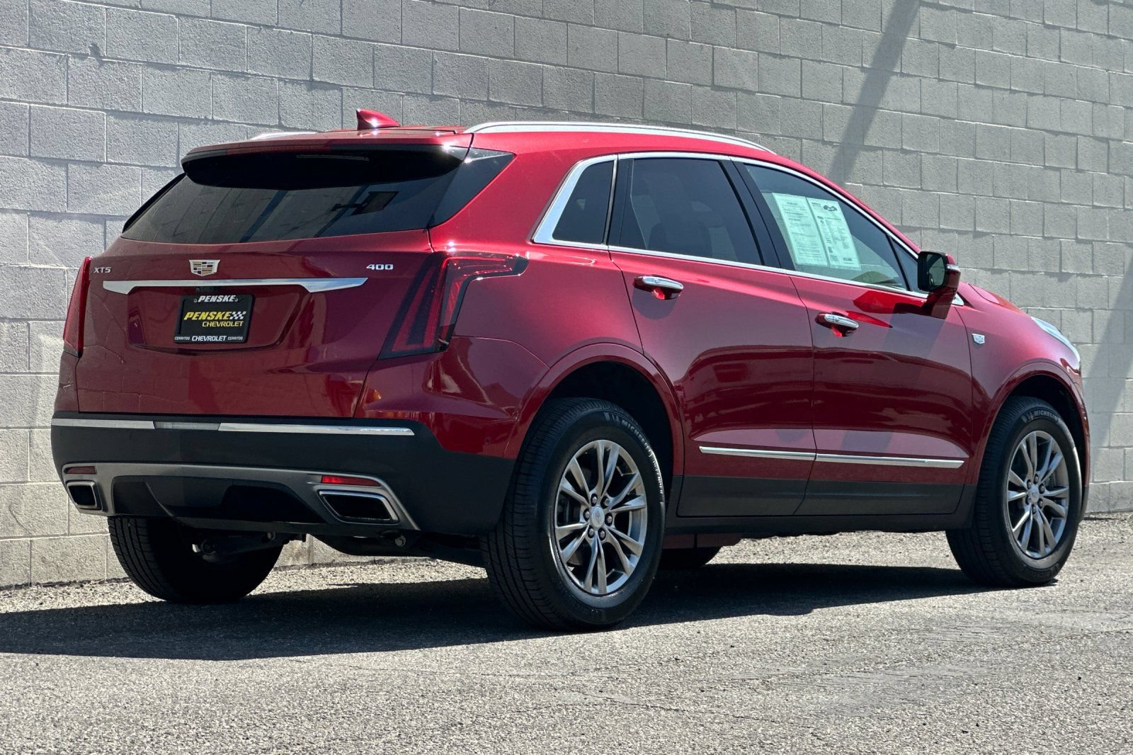Certified 2023 Cadillac XT5 Premium Luxury w/ Technology Package FWD image 4