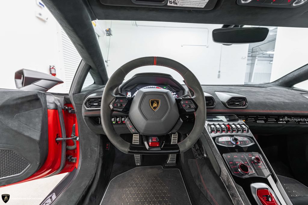 Used 2018 Lamborghini Huracan Performante AWD/4WD image 4