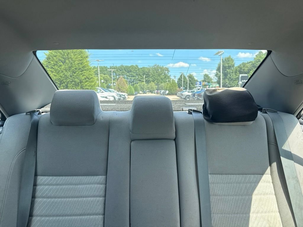 Used 2015 Toyota Camry LE FWD image 8