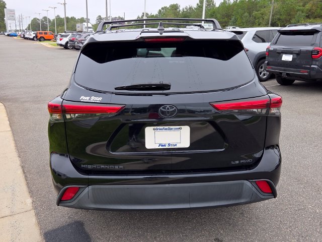 Used 2022 Toyota Highlander LE AWD/4WD image 12
