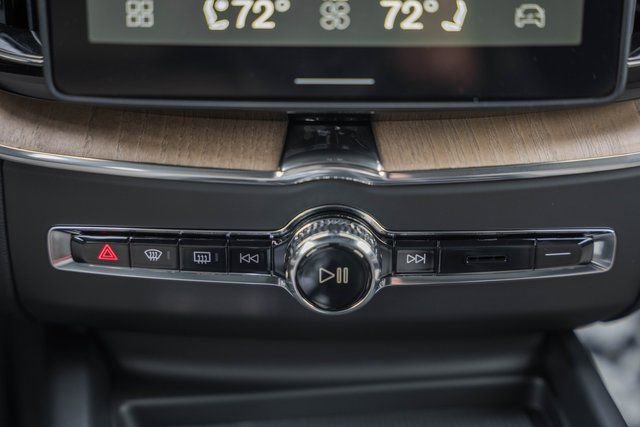 New 2026 Volvo XC60 B5 Plus w/ Protection Package Premier image 24