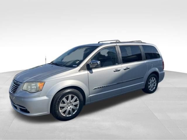 Used 2012 Chrysler Town & Country Touring-L w/ Entertainment Group #2 FWD image 8