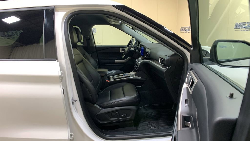 Used 2023 Ford Explorer XLT w/ Equipment Group 202A image 11