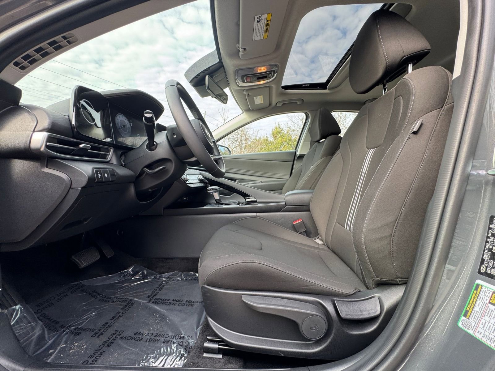 Used 2025 Hyundai Elantra SEL image 23