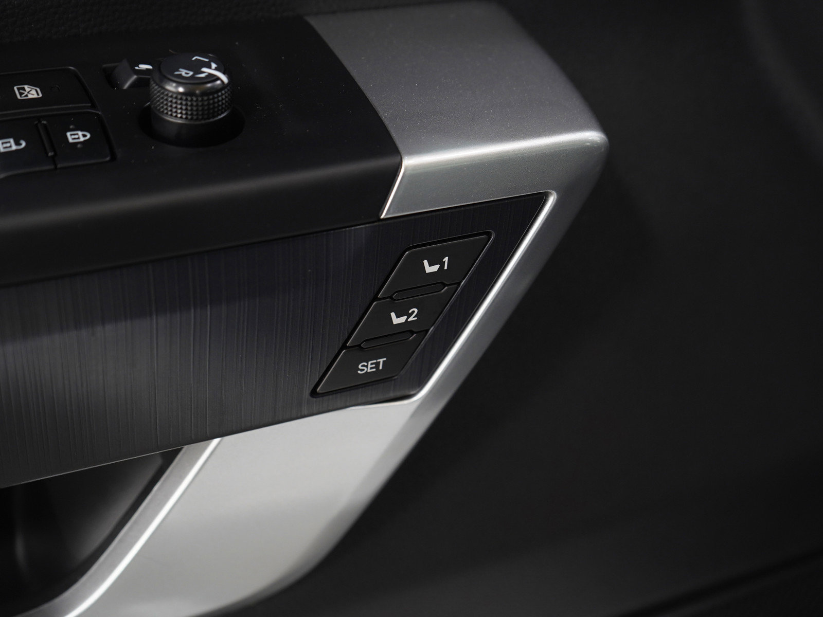 Used 2025 Toyota Tundra Platinum image 25