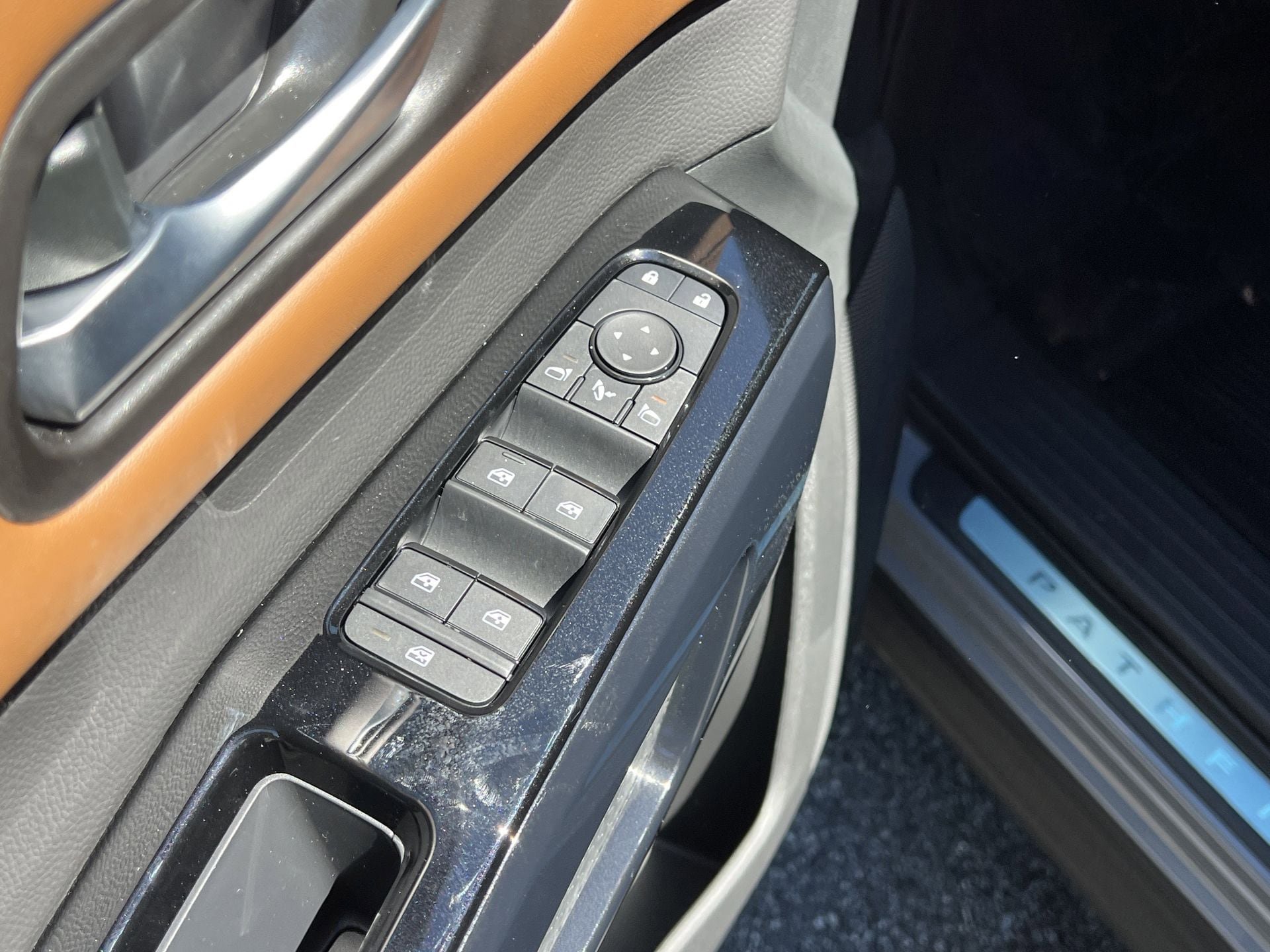 New 2026 Nissan Pathfinder Platinum AWD/4WD image 16
