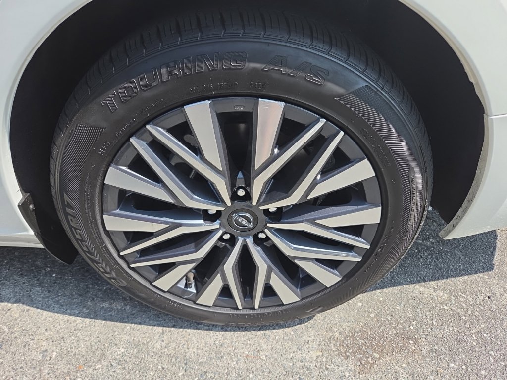 Used 2025 Nissan Altima 2.5 SV FWD image 13