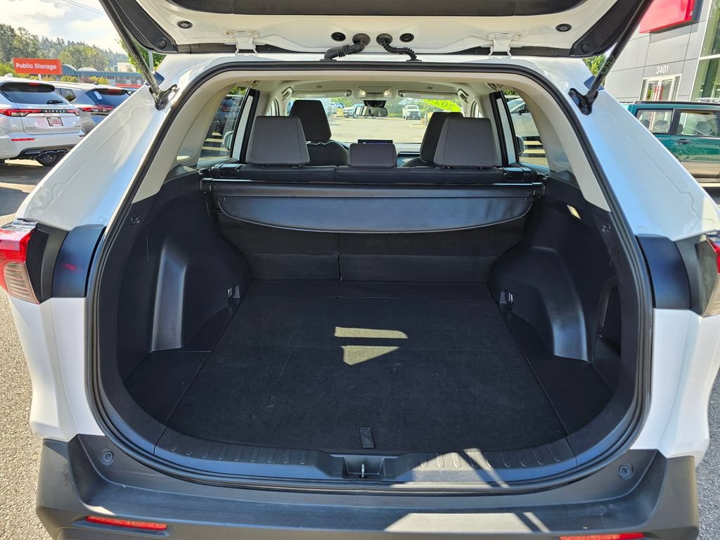Used 2025 Toyota RAV4 XLE AWD/4WD image 10
