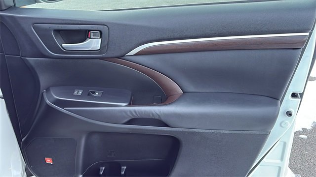 Used 2015 Toyota Highlander Limited image 38