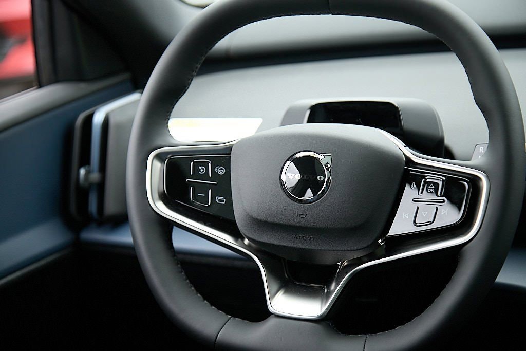 New 2026 Volvo EX30 Plus w/ Climate Package image 24