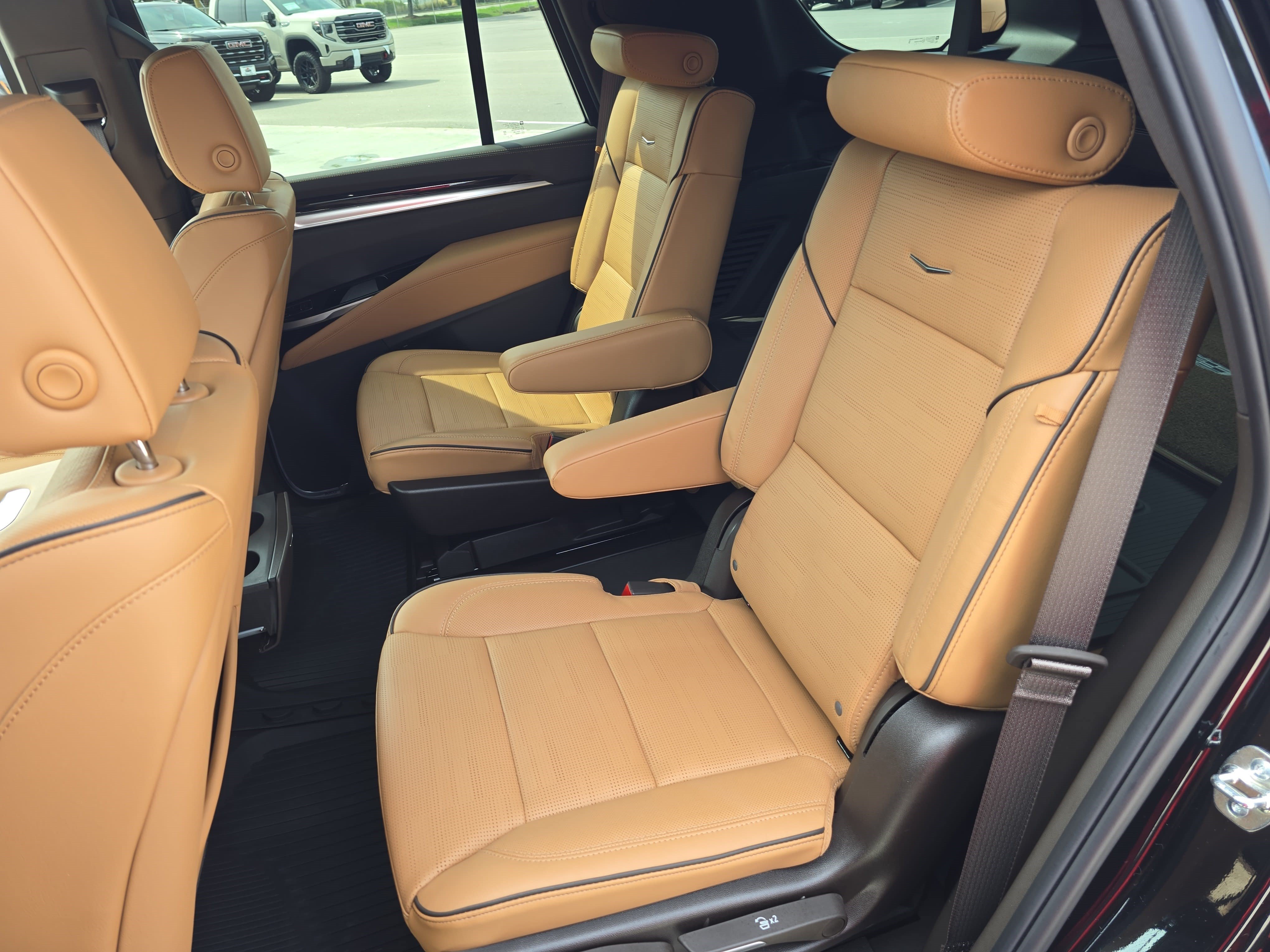 Used 2026 Cadillac Escalade Luxury w/ Touring Package AWD/4WD image 15