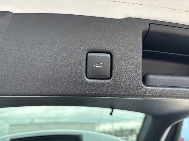 Used 2025 Ford Escape Platinum AWD/4WD image 26