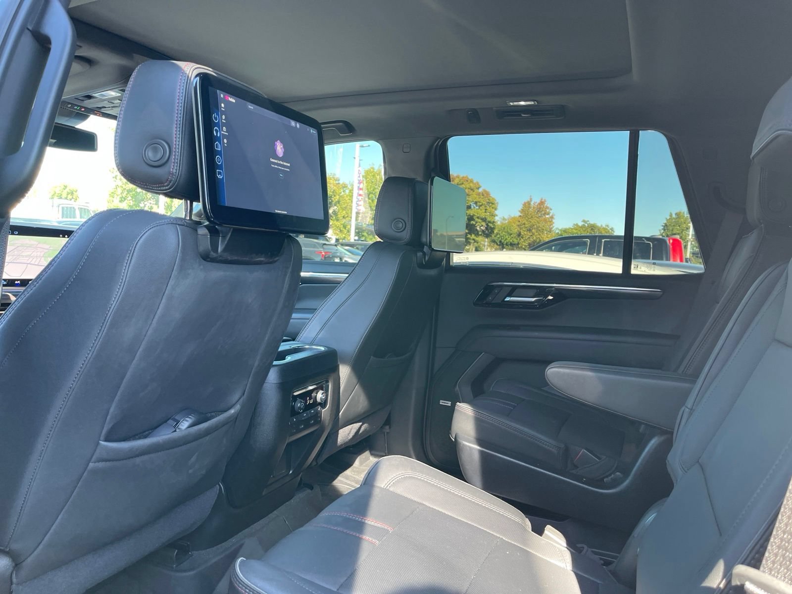 Used 2025 Chevrolet Tahoe RST w/ RST Capability Package AWD/4WD image 4