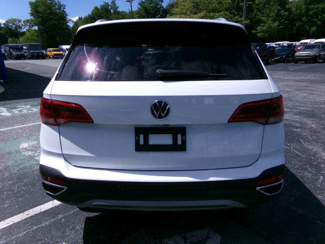 Used 2022 Volkswagen Taos SEL w/ Panoramic Sunroof Package FWD image 8