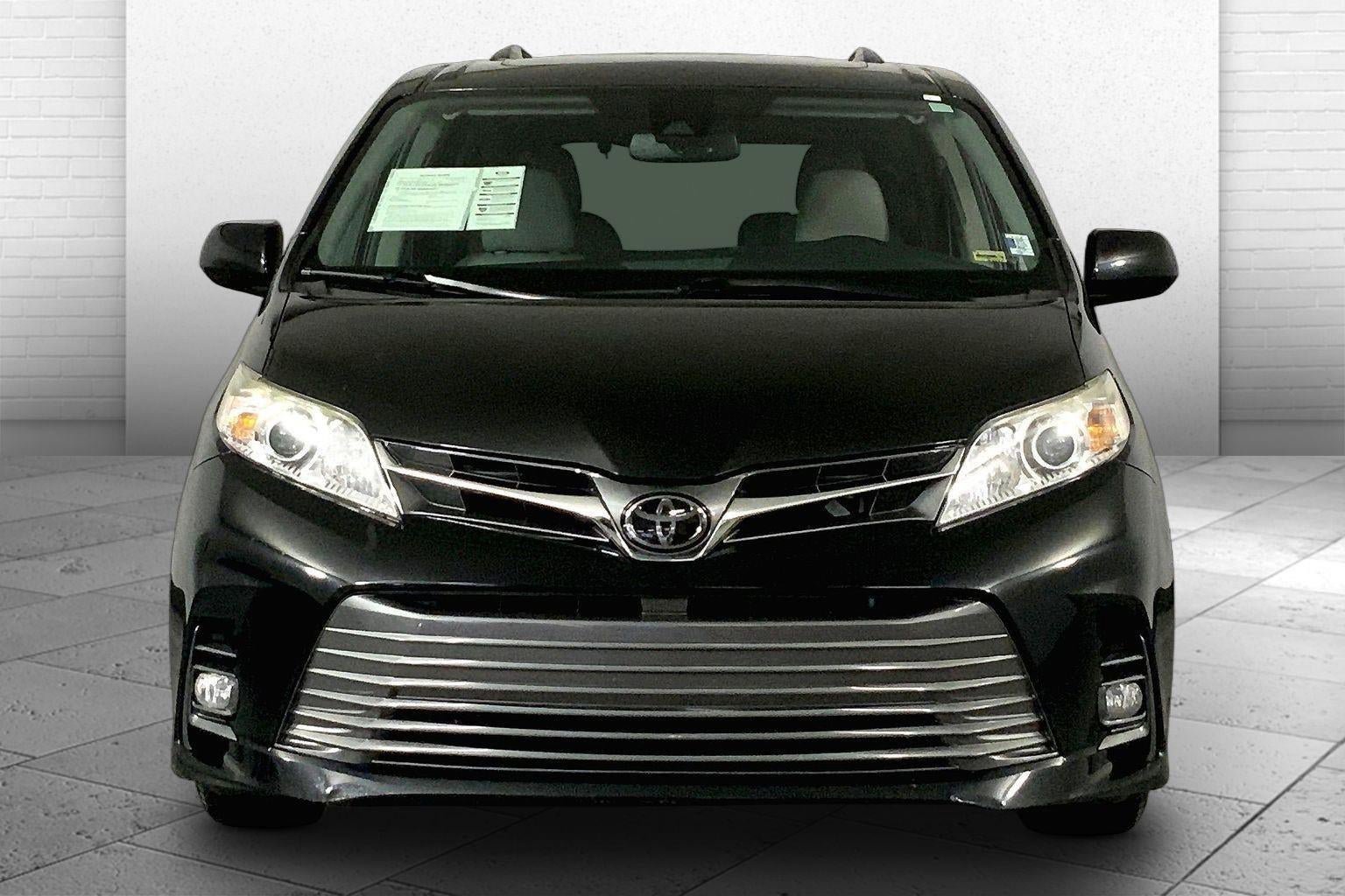 Used 2020 Toyota Sienna XLE image 2