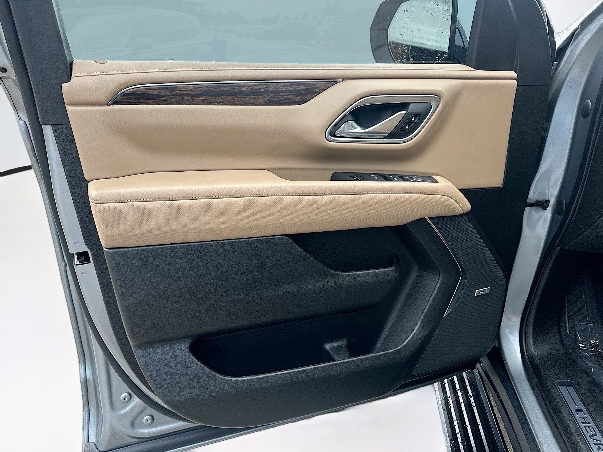 Used 2023 Chevrolet Suburban Premier RWD image 19