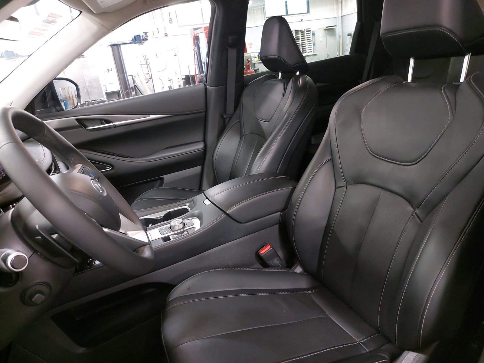 Used 2023 INFINITI QX60 Luxe w/ Performance Audio Package image 16