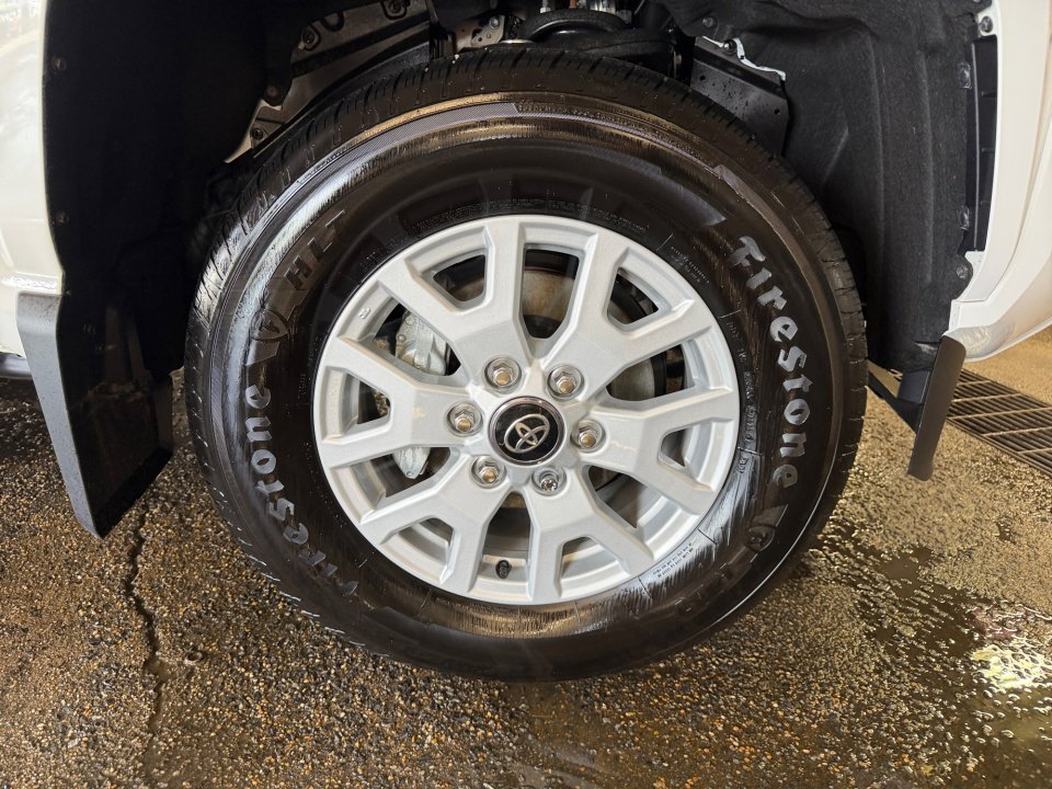 Used 2025 Toyota Tacoma SR5 AWD/4WD image 25