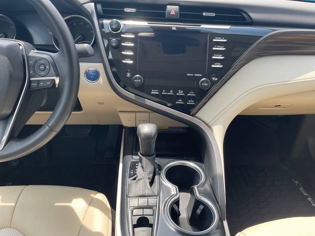 Used 2020 Toyota Camry XLE w/ Sunroof Package FWD image 11