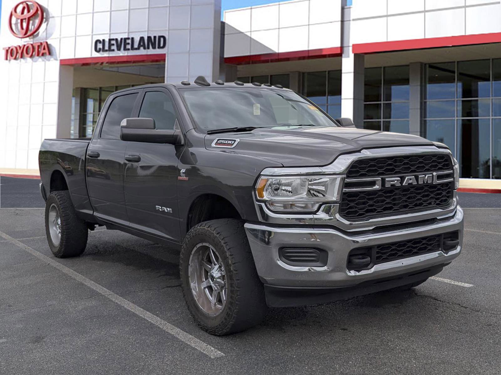 Used 2022 RAM 2500 Tradesman w/ Chrome Appearance Group AWD/4WD image 2