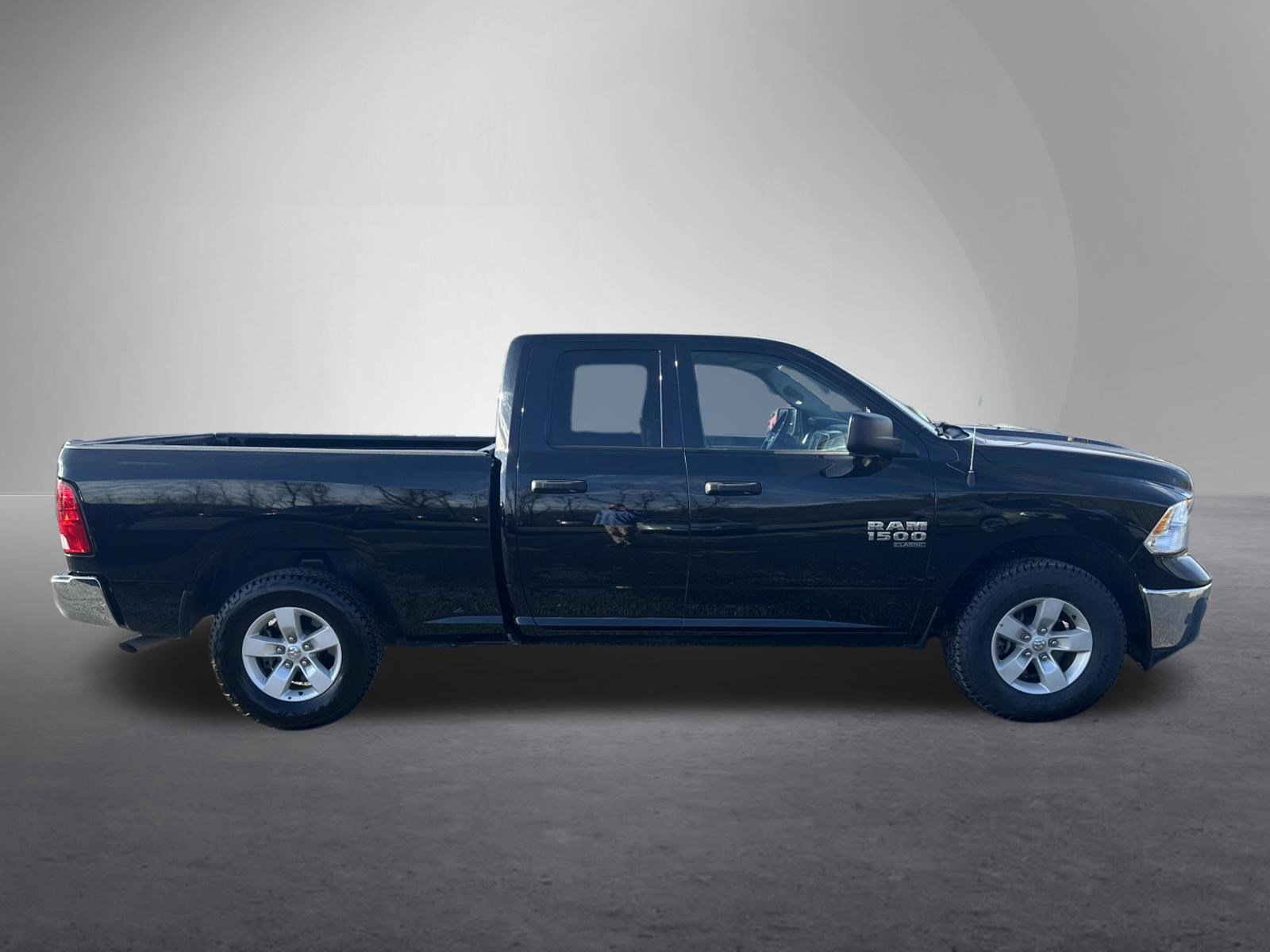 Used 2024 RAM 1500 Classic SLT AWD/4WD image 2