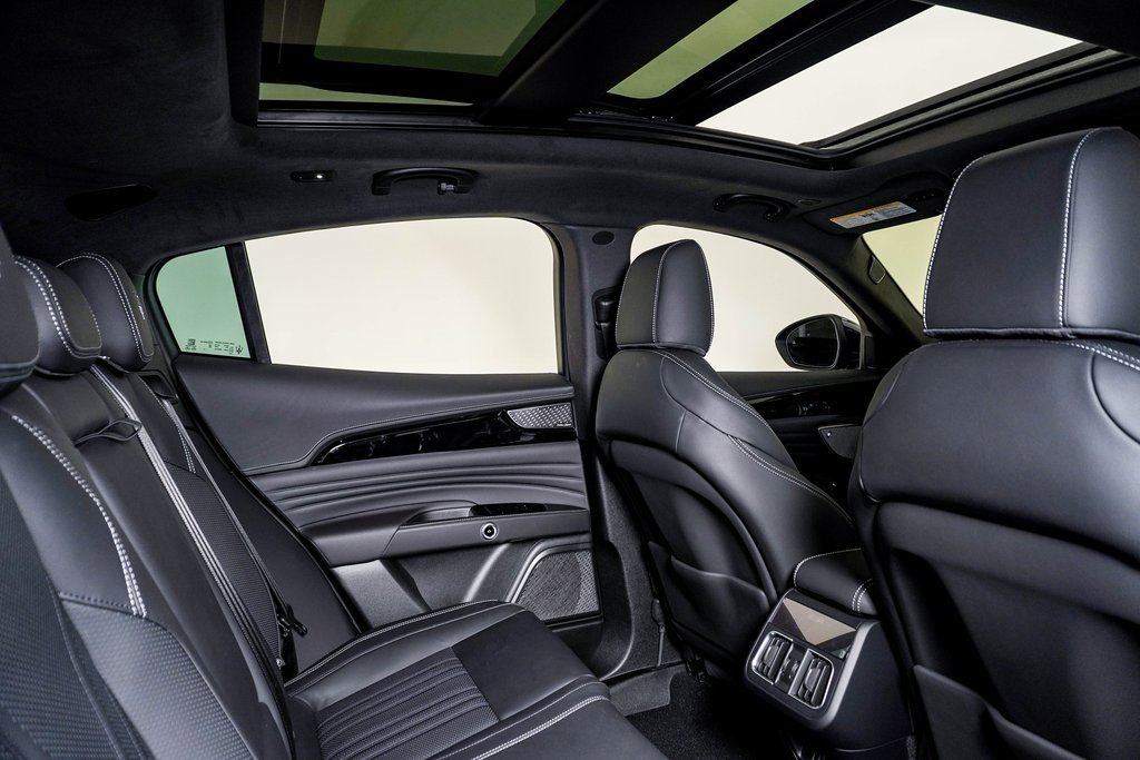 Certified 2025 Maserati Grecale Folgore image 16