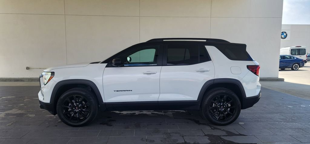 Used 2025 GMC Terrain Elevation w/ Elevation Premium Package image 9