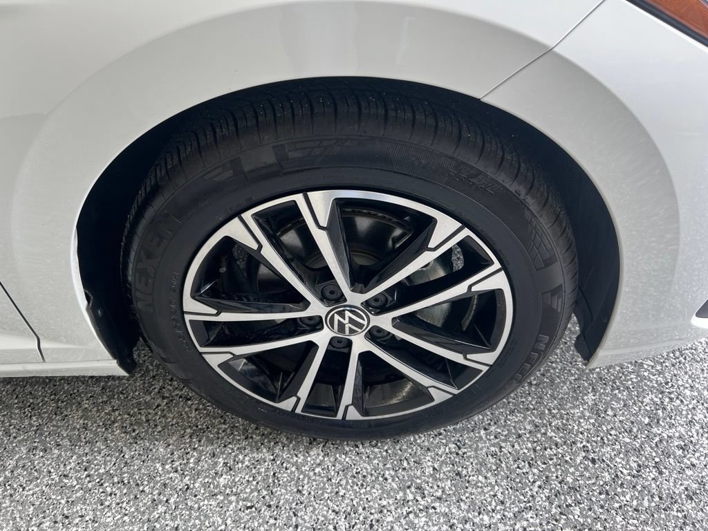 Used 2026 Volkswagen Jetta Sport FWD image 39