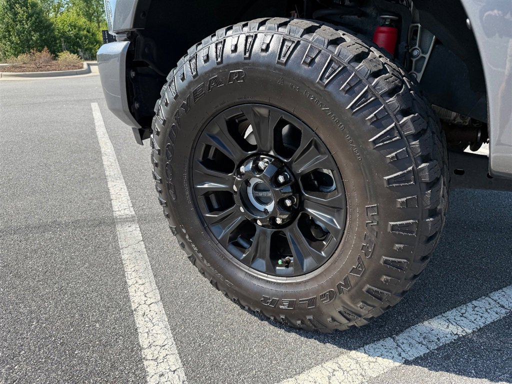 Used 2021 Ford F350 Platinum w/ Tremor Off-Road Package AWD/4WD image 9