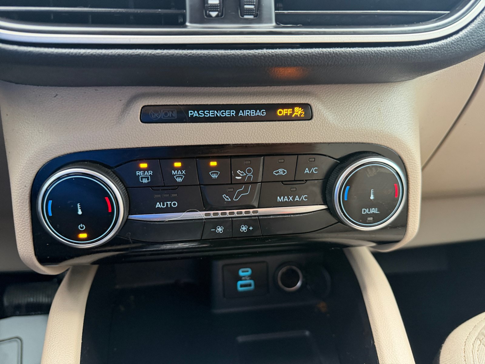 Used 2022 Ford Escape SE w/ Convenience Package FWD image 23