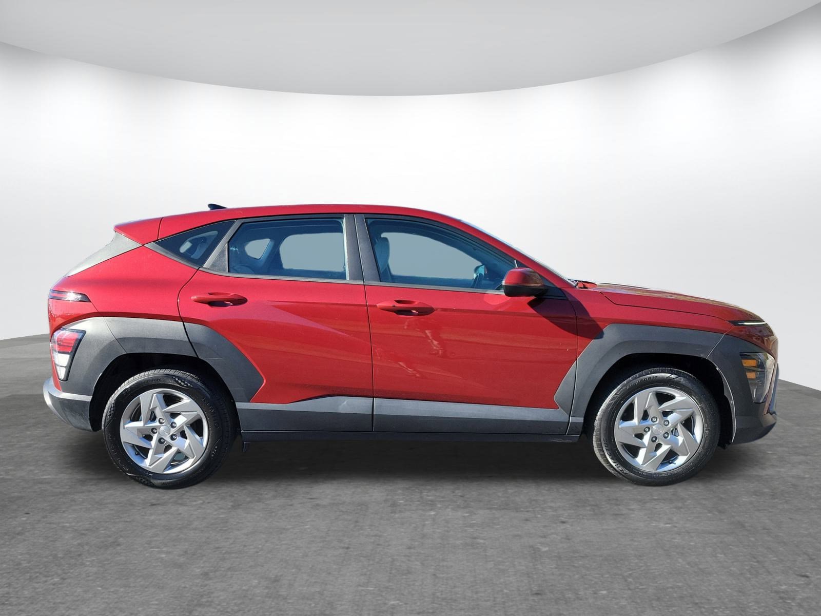 Used 2024 Hyundai Kona SE image 2
