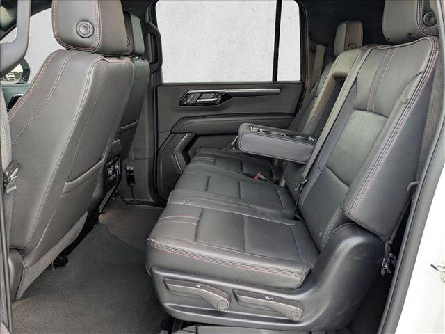 Used 2025 Chevrolet Suburban RST RWD image 18