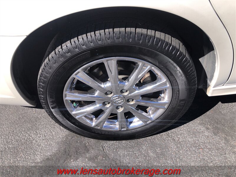 Used 2010 Buick Lucerne CXL FWD image 24