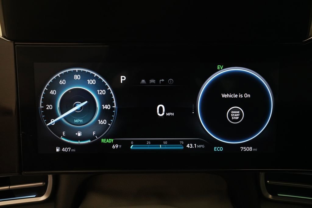 Used 2024 Hyundai Elantra Blue image 2