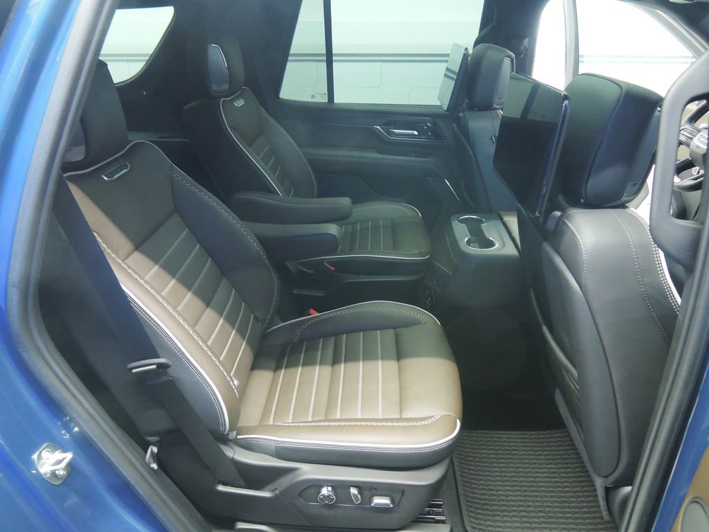 Used 2025 GMC Yukon Denali Ultimate AWD/4WD image 44