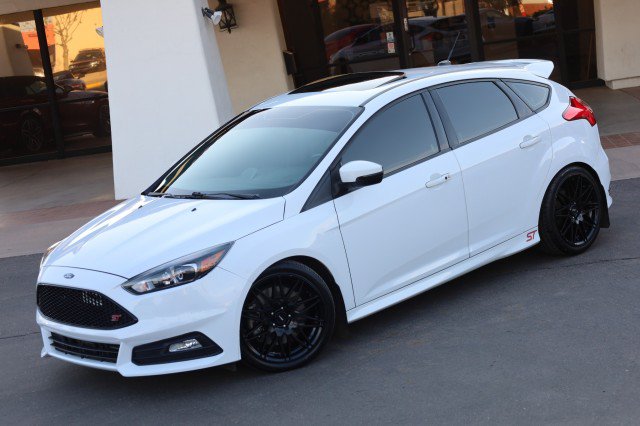 Used 2017 Ford Focus ST w/ Equipment Group 401A FWD image 4