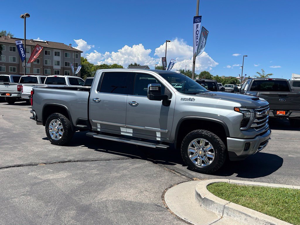 Used 2024 Chevrolet Silverado 3500 High Country w/ High Country Premium Package AWD/4WD image 6