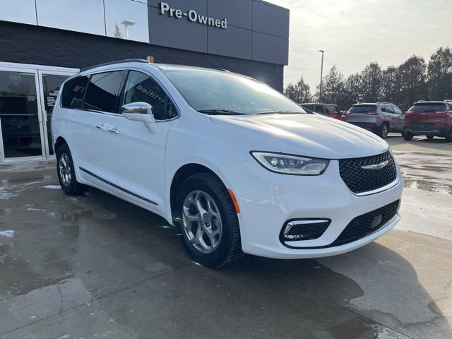 Certified 2022 Chrysler Pacifica Limited w/ Uconnect Theater Family Group