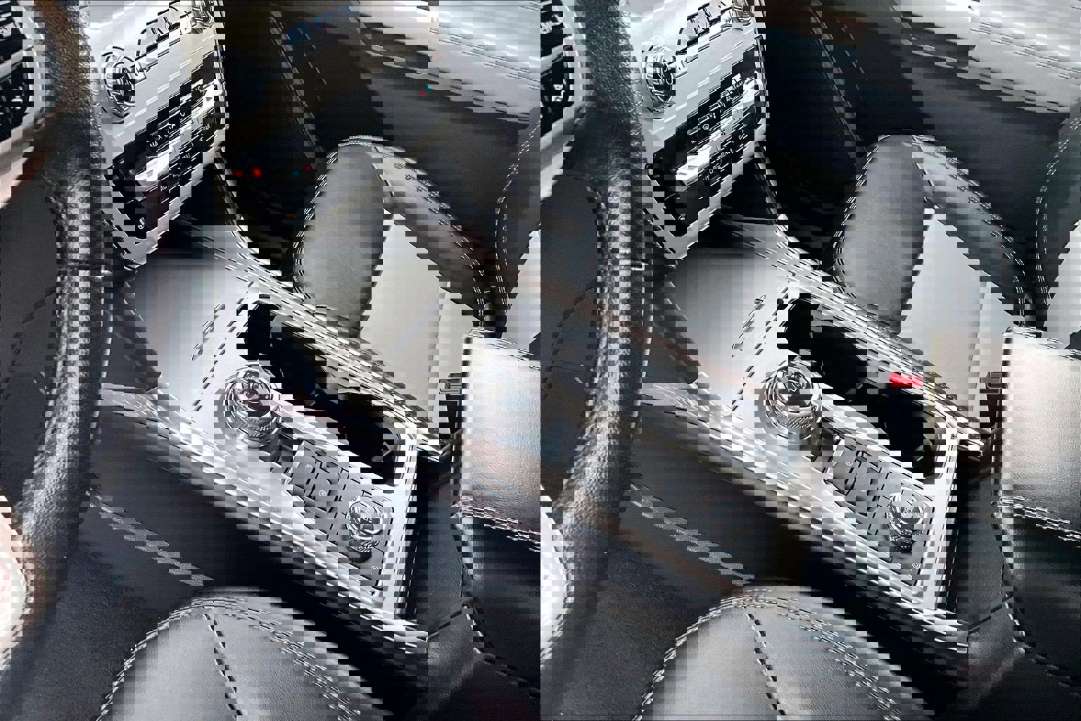 Used 2022 Ford Explorer XLT w/ Equipment Group 202A image 15