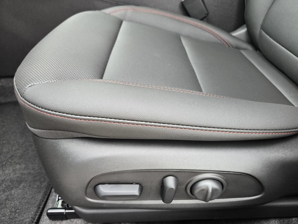 New 2026 Chevrolet Trax RS w/ Sunroof Package FWD image 26