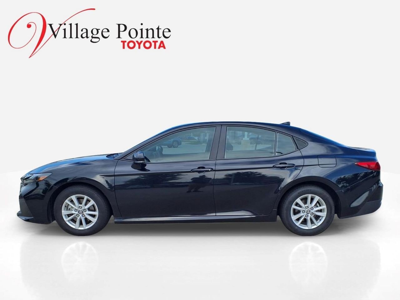 Used 2025 Toyota Camry LE FWD image 2