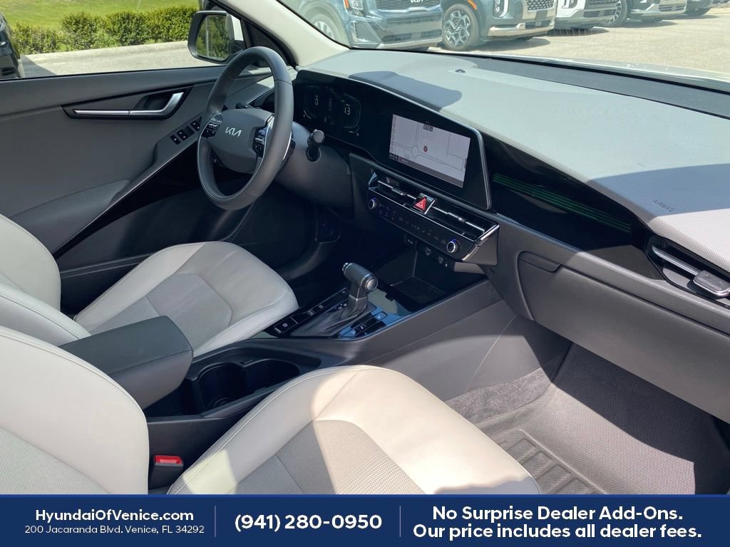 Used 2023 Kia Niro EX FWD image 17