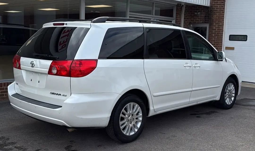 Used 2010 Toyota Sienna XLE FWD image 6