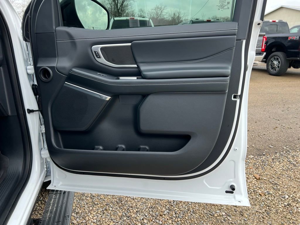 Used 2025 Ford Expedition Platinum w/ Stealth Performance Package image 22